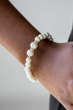 Cargar imagen en el visor de la galería, Radiantly Royal - Gold Bracelet