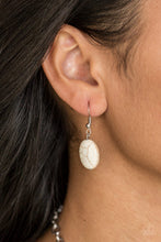 Cargar imagen en el visor de la galería, Leave Your LANDMARK - White Necklace Set
