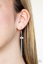 Cargar imagen en el visor de la galería, Get A ROAM! - White Necklace Set