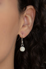 Cargar imagen en el visor de la galería, Sandstone Oasis - White Necklace Set