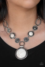 Cargar imagen en el visor de la galería, Sedona Drama - White Necklace Set