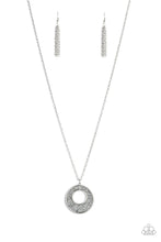 Cargar imagen en el visor de la galería, Glitzy Glow - Silver Necklace Set
