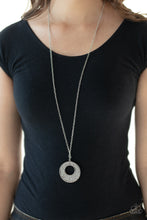 Cargar imagen en el visor de la galería, Glitzy Glow - Silver Necklace Set