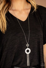 Cargar imagen en el visor de la galería, Sassy As They Come - Silver Necklace Set