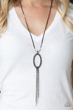 Cargar imagen en el visor de la galería, Head OVAL Heels - Black Necklace Set