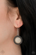 Cargar imagen en el visor de la galería, Majestic Mountaineer - White Necklace Set