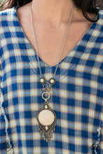 Cargar imagen en el visor de la galería, Majestic Mountaineer - White Necklace Set