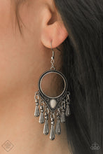 Charger l'image dans la galerie, Ranger Rhythm - White Earrings