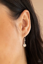 Cargar imagen en el visor de la galería, Flaunt Your Fringe - White Necklace Set