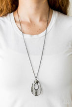 Cargar imagen en el visor de la galería, Stop, TEARDROP and Roll - Black Necklace Set