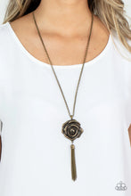 Cargar imagen en el visor de la galería, Rosy Redux - Brass Necklace Set
