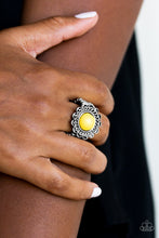 Cargar imagen en el visor de la galería, Garden Stroll - Yellow Ring
