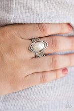 Cargar imagen en el visor de la galería, Positively Posh - White Ring
