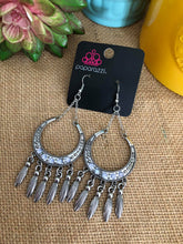 Cargar imagen en el visor de la galería, Day To DAYDREAM - Blue Earrings
