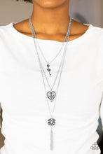 Cargar imagen en el visor de la galería, Love Opens All Doors - Green Necklace Set
