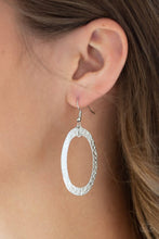 Cargar imagen en el visor de la galería, Glimmer Goals - Silver Necklace Set
