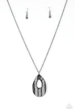 Cargar imagen en el visor de la galería, Stop, TEARDROP and Roll - Black Necklace Set
