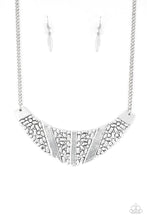 Cargar imagen en el visor de la galería, Terra Trailbreaker - Silver Necklace Set
