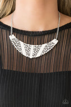 Cargar imagen en el visor de la galería, Terra Trailbreaker - Silver Necklace Set
