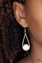 Cargar imagen en el visor de la galería, Over The Moon - Gold Earrings
