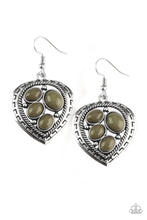 Charger l&#39;image dans la galerie, Wild Heart Wonder - Green Earrings
