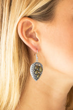 Cargar imagen en el visor de la galería, Wild Heart Wonder - Green Earrings
