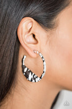 Cargar imagen en el visor de la galería, The BEAST Of Me - Silver Earrings
