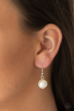 Cargar imagen en el visor de la galería, The More The Modest - White Necklace Set
