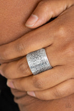 Cargar imagen en el visor de la galería, Wild Meadows - Silver Ring
