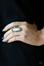 Cargar imagen en el visor de la galería, Leave No Trace - White Ring
