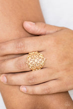 Cargar imagen en el visor de la galería, Victorian Valor - Gold Ring
