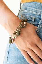 Carregar imagem no visualizador da galeria, Grit and Glamour - Green Bracelet
