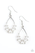 Carregar imagem no visualizador da galeria, Fancy First - White Earrings
