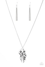 Carregar imagem no visualizador da galeria, Fiercely Fall - Silver Necklace Set

