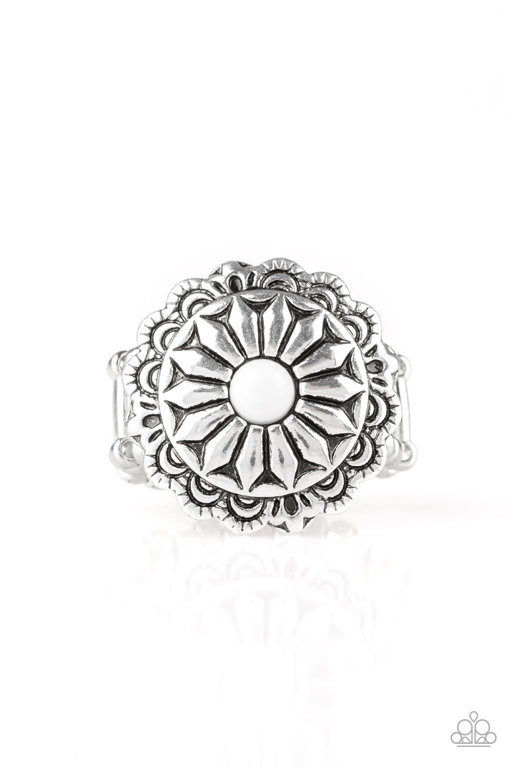 Daringly Daisy - White Ring