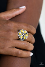 Cargar imagen en el visor de la galería, Color Me Calla Lily - Yellow Ring
