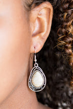 Charger l&#39;image dans la galerie, Abstract Anthropology - White Earrings
