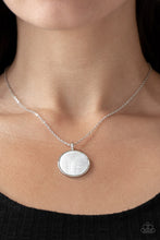 Load image into Gallery viewer, Shimmering Seashores - White Necklace Set
