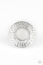 Cargar imagen en el visor de la galería, Garden Garland - White Ring
