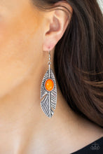 Carregar imagem no visualizador da galeria, QUILL Thrill - Orange Earrings
