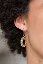 Cargar imagen en el visor de la galería, Metro Scene  - Gold Necklace Set
