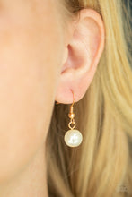 Cargar imagen en el visor de la galería, Behind The Scenes - Gold Necklace Set
