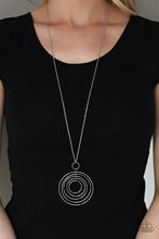 Load image into Gallery viewer, Running Circles In My Mind - Silver Necklace Set
