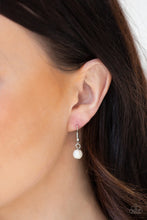 Cargar imagen en el visor de la galería, Medallion Meadow - White Necklace Set
