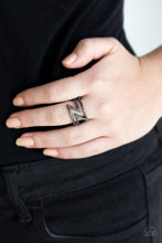 Carregar imagem no visualizador da galeria, 5th Avenue Flash Black - Black Gunmetal Ring
