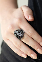 Cargar imagen en el visor de la galería, Grenada Gardens - Black Gunmetal Ring
