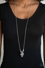 Cargar imagen en el visor de la galería, Trendsetting Trinket - Silver Necklace Set
