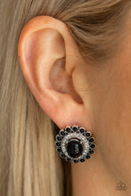 Carregar imagem no visualizador da galeria, Floral Flamboyance - Black Earrings
