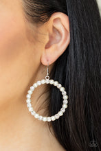 Cargar imagen en el visor de la galería, Pearl Palace - White Earrings
