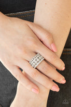 Charger l&#39;image dans la galerie, Countess Couture - White Ring
